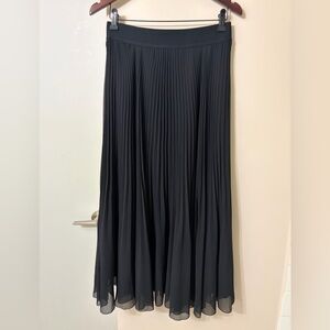 Aritzia Wilfred Black Twirl Pleated Skirt